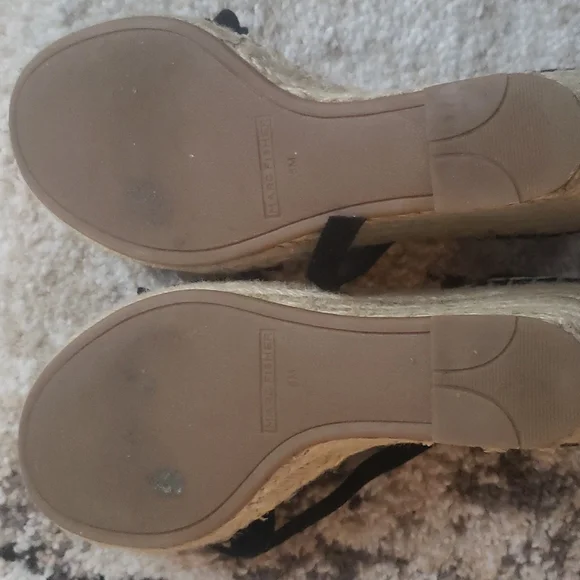 Gently worn Marc Fisher wedge sandals size 8 - Picture 5 of 6